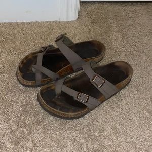 37 Birkenstock’s stone color